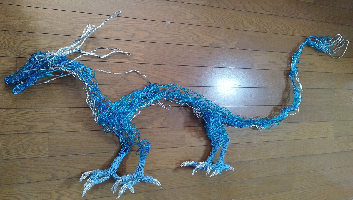 whitecolorcrow's tweet image. 進歩🐉
次で完成させる
#針金アート #wireart