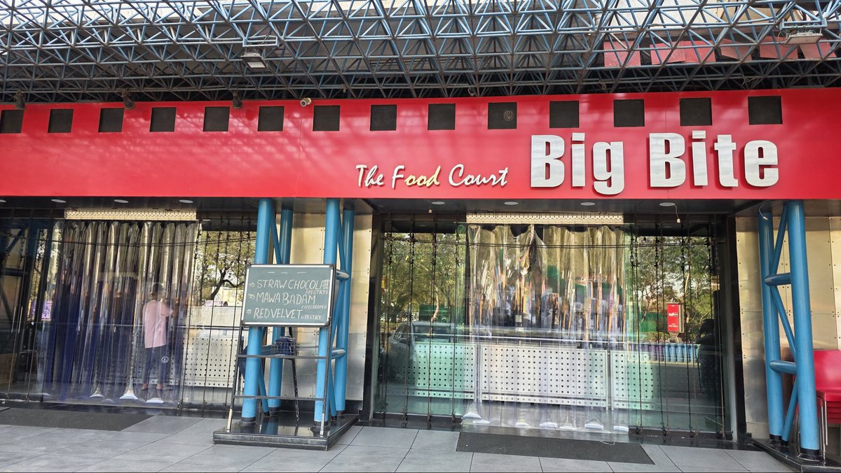 AkashInteriors's tweet image. Industrial PVC blinds safeguard the entrance from Dhuleti colours, dust, wind, and seasonal changes, while maintaining the open, welcoming look of the food court.

Zero compromise on aesthetics.

#IndustrialBlinds
#PVCStripCurtains
#CommercialSolutions
#AllSeasonProtection