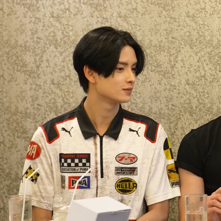 MiewMiew5's tweet photo. ชอบขุนลุคนี้มากกก คือหล่อแล้ว หล่ออยู่ หล่ออี๊ก หล่อทุกการเคลื่อนไหว ((ปกติก็หล่อทุกลุคอยู่ละ)) ละสายตาจากขุนไม่ได้ ไอบ้าเอ๊ยหล่อจัง 🤟🏻✨

#KHUNPOL https://t.co/KzgVQbZ6lM