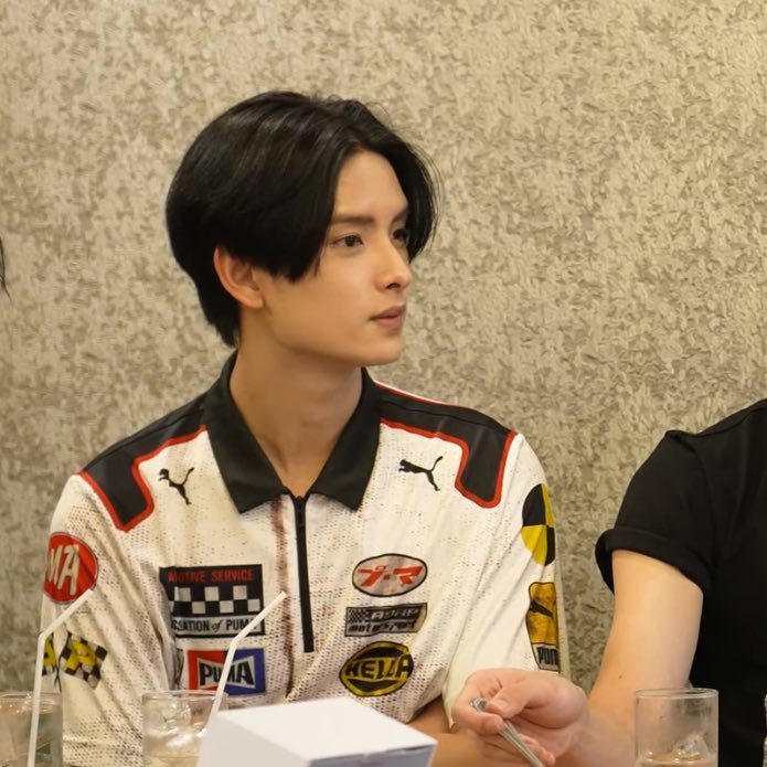 MiewMiew5's tweet photo. ชอบขุนลุคนี้มากกก คือหล่อแล้ว หล่ออยู่ หล่ออี๊ก หล่อทุกการเคลื่อนไหว ((ปกติก็หล่อทุกลุคอยู่ละ)) ละสายตาจากขุนไม่ได้ ไอบ้าเอ๊ยหล่อจัง 🤟🏻✨

#KHUNPOL https://t.co/KzgVQbZ6lM