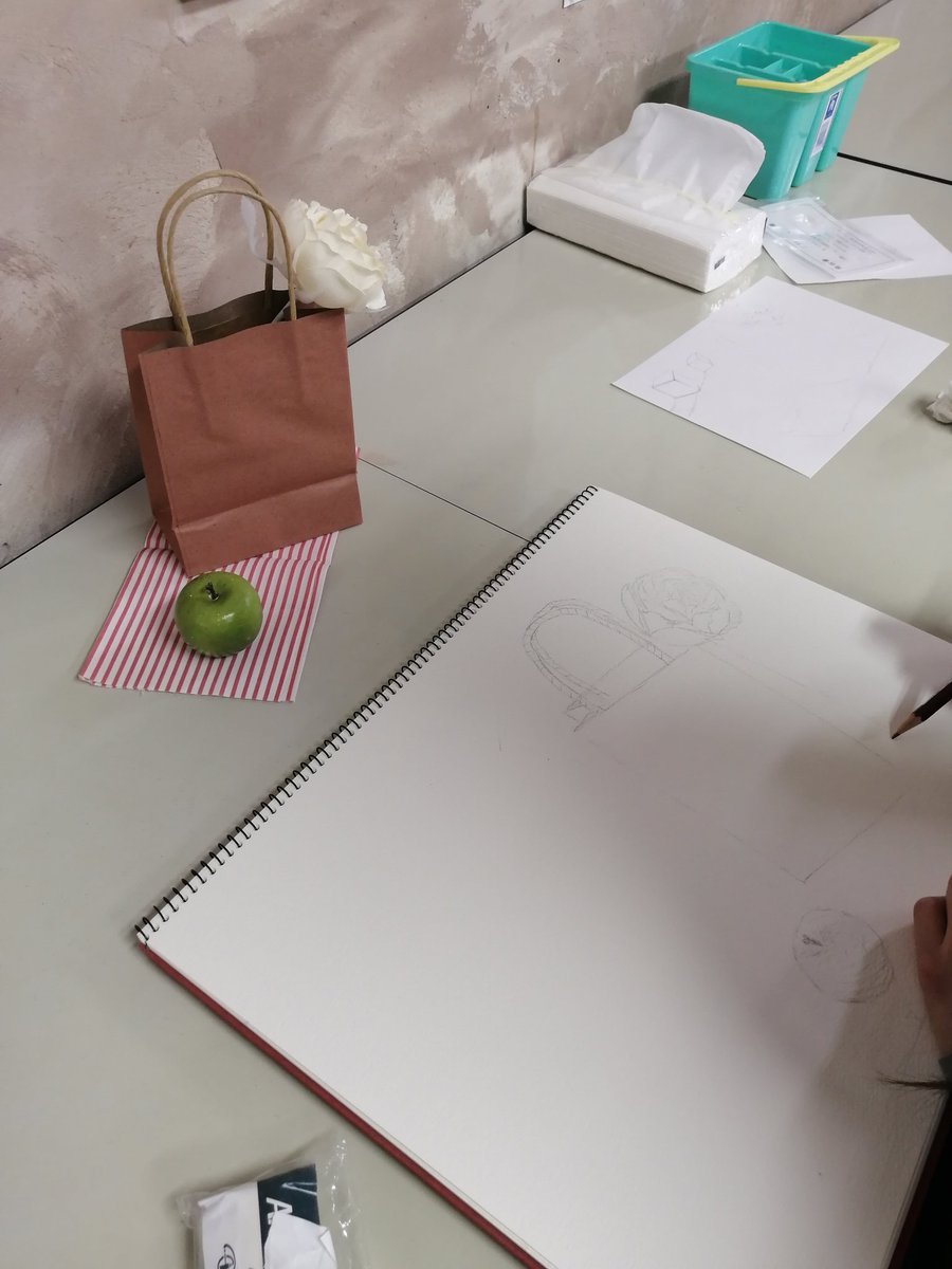 ms_studio_y's tweet photo. アート教室M'sスタジオ南平岸教室、2/18(水)の制作風景です　今回もじっくり制作に取り組みました！　次の開催日は3/4(水)となります　よろしくお願いいたします!!
#水彩画 #デッサン #絵画教室 #趣味 #習い事 https://t.co/CIvuHrV0lI
