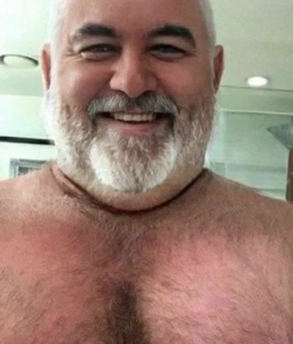 ichirobear's tweet image. 2月18日(水)

こんばんは🌇

バックルーム東京オープン🗼

皆様のお越しをお待ちしております☆

写真はお客さんから似てるって言われた人
外人さんやん！www