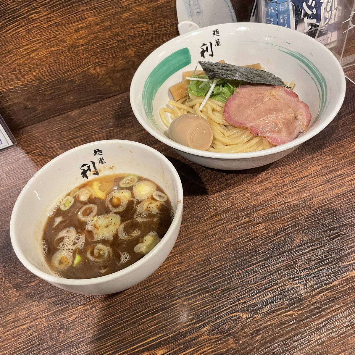 2026-34🤗
【自家製麺 麺屋 利八】川崎
味玉つけめん 並盛

約4年前にラーメン食べて以来🙌
煮干を合わせた鶏白湯つけ麺💯💯😆まずモニュッと弾むような弾力の自家製麺が最高で一般的な豚魚つけ麺とは全く印象異なりオリジナリティー高め💯💯😍
ありそうで無いつけ麺の一杯で今日もAmazing day!🥰💞💫