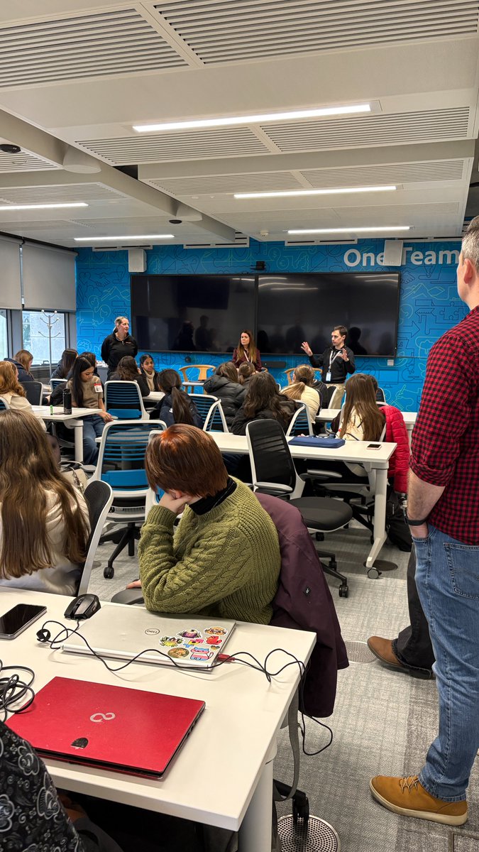 TeenTurn tweet media