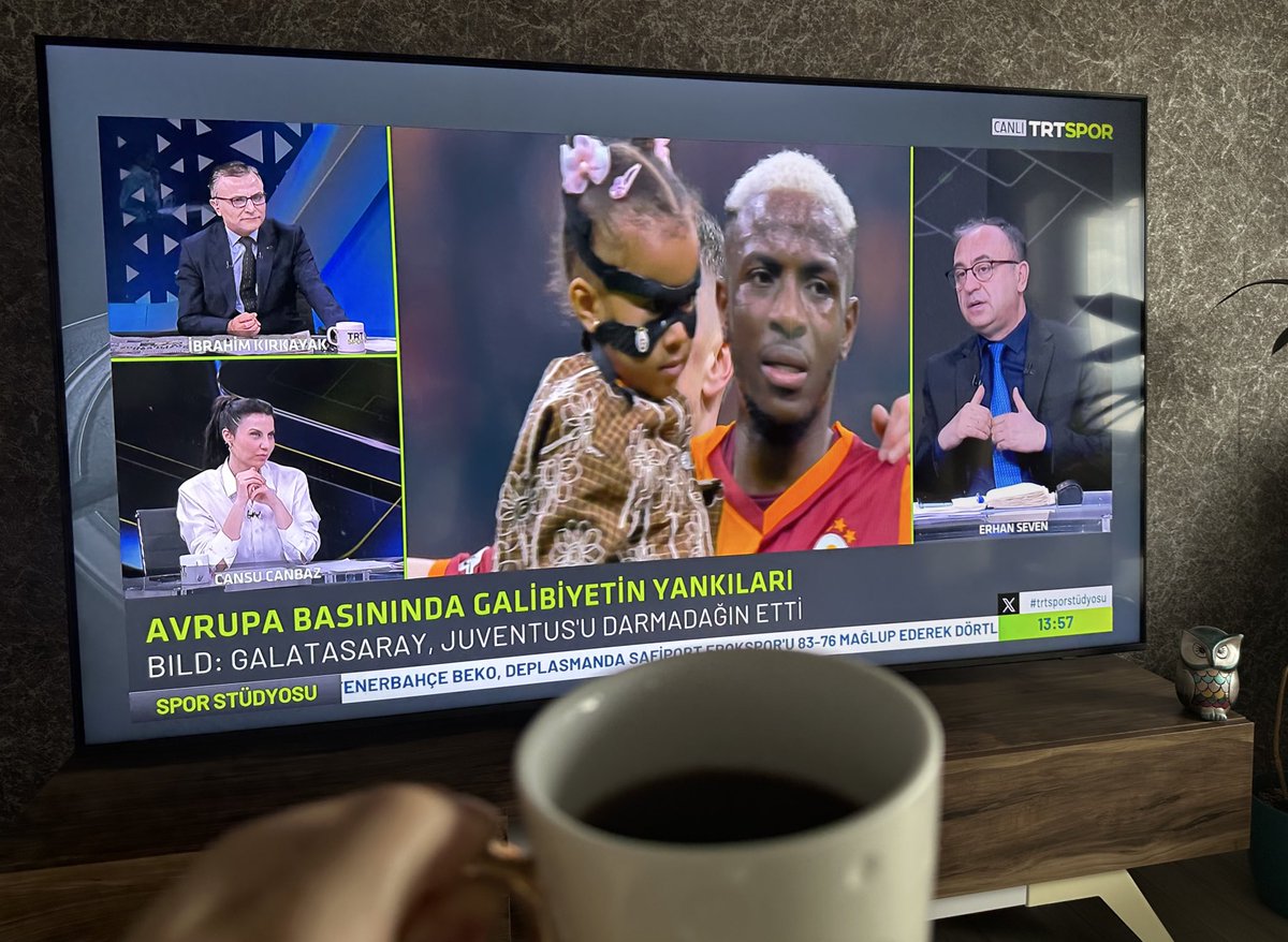 Harika bir günün ertesi de harika devam ediyor..
Kahve sıcak,Osimhen ve Hailey galibiyeti kutluyor,Cansu Hanım yayında..
Daha ne olsun 🫠🦉

<a href="/cansucanbaz_/">Cansu Canbaz</a>