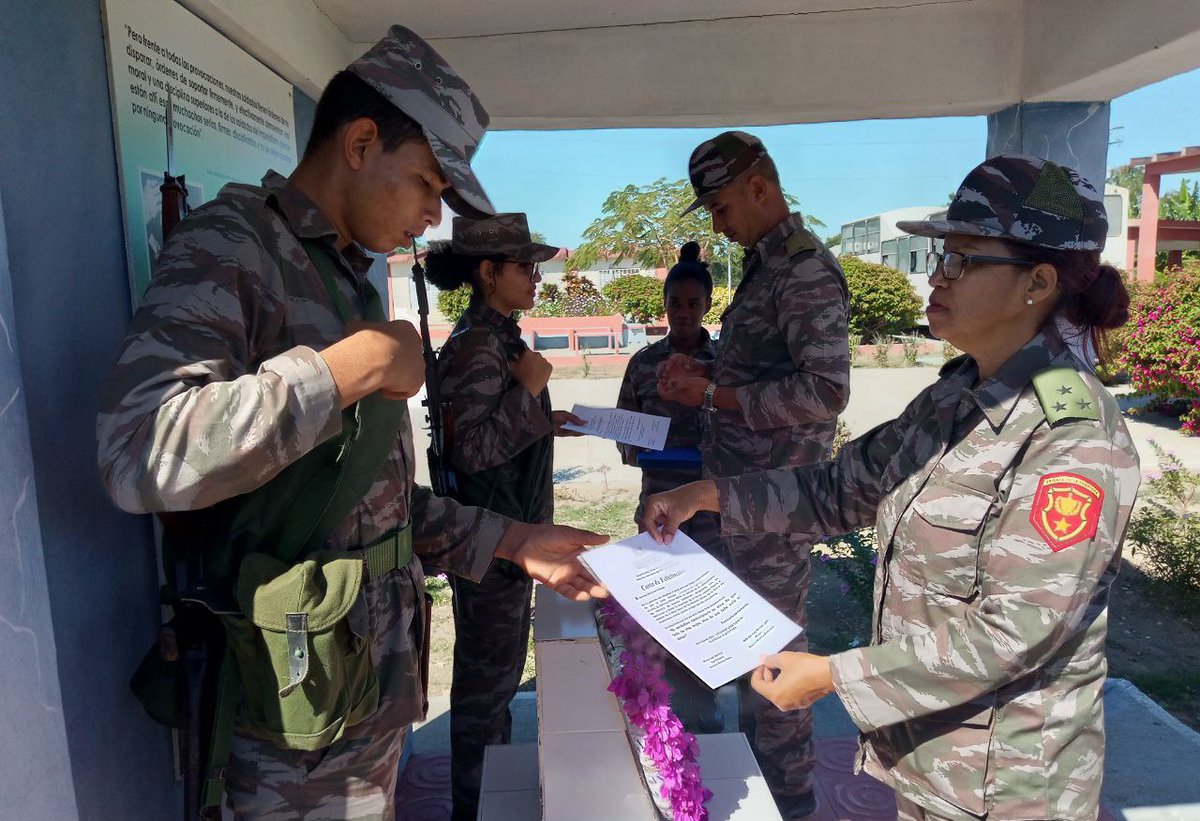Por la Patria!!!
Reconocen en la Brigada de la Frontera a jóvenes combatientes destacados. Su misión: defender la Revolución y demostrarle al enemigo la grandeza y firmeza de esta juventud.
#FARCuba