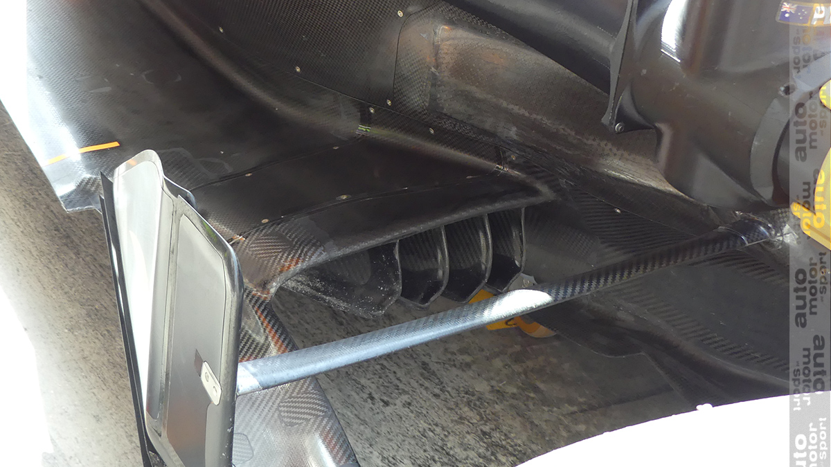 #RandomTechPics

McLaren: floor board &amp; floor edge details

#AMuS #F1 #Bahrain