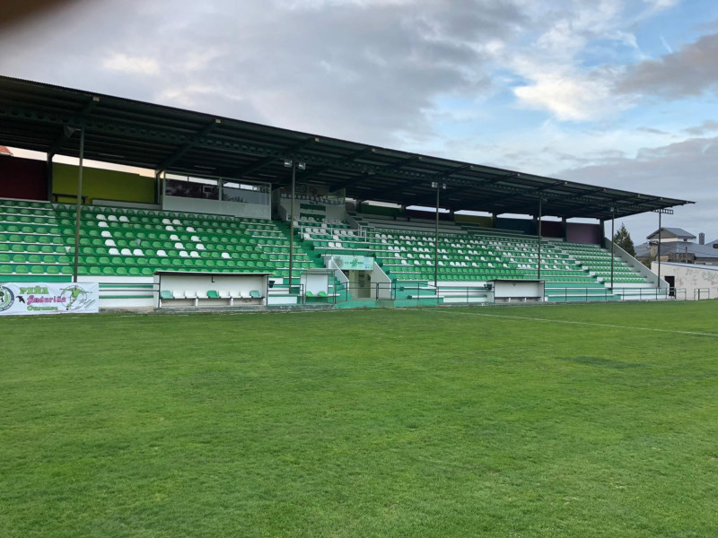 🎟️Las entradas para la afición del <a href="/CDTOficial/">CD Tenerife 🏴󠁧󠁢󠁳󠁣󠁴󠁿</a> en su visita al <a href="/CD_Arenteiro/">CD Arenteiro</a> (sábado, 17:30) tienen un precio de 20 € y se podrán adquirir desde una hora antes del comienzo del partido, en las taquillas del Estadio O Espiñedo.

La zona para la afición visitante tiene 250 plazas.