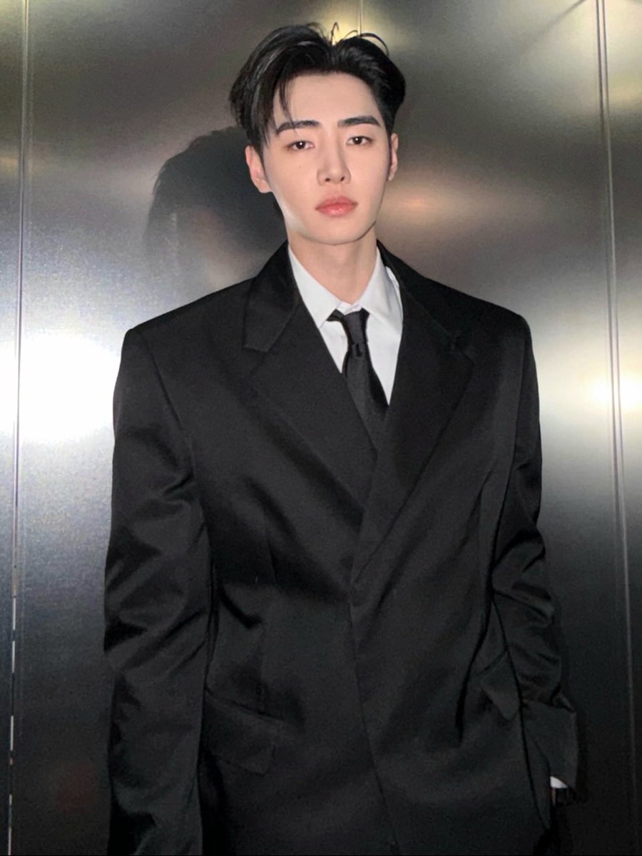 enhypenupdates's tweet photo. [INSTAGRAM] 260218

"🖤
@prada #SUNGHOON"

🔗: https://t.co/phh5kCDMG5

(1/2)

@ENHYPEN_members @ENHYPEN #ENHYPEN #엔하이픈 https://t.co/I9BxjCnDOj
