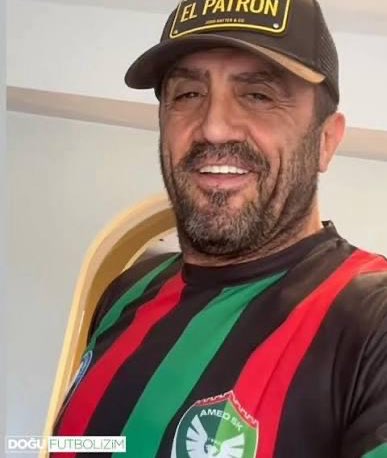 köfteci yusuf👑👇🏻
-Türk milliyetçisidir
-bursasporludur
-fiyatlar uygundur 
-müşteri veli nimettir der aşağılamaz

bedri usta🤮👇🏿
-Türk milletine hakaret eder
-amedsporludur
-fiyatlar kazıktır 
-müşterileriyle dalga geçer