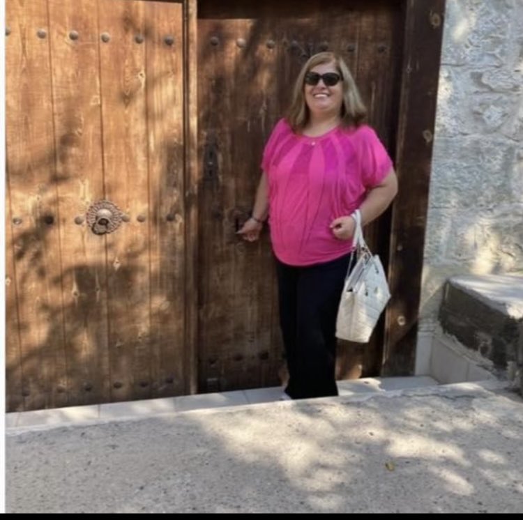 Sen çok güzelsin İlknur kimse seninle kıyaslanamaz.Sevimli ve sempatik,sağduyulu birisin kendine dikkat etmelisin sen nazara geldin 🧿🧿paylaşım yapma  herkesin gözü sende.Harkesin herşeyi var ama görgüsü yok değer vermeyi bilmiyor😅.Sen ince ruhlusun.Paylaşım yapma  fırsat verme