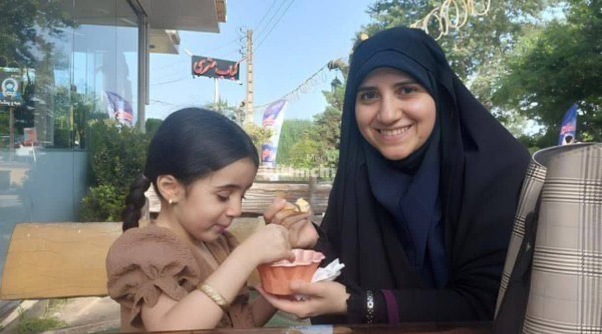 بانوی روستا tweet media