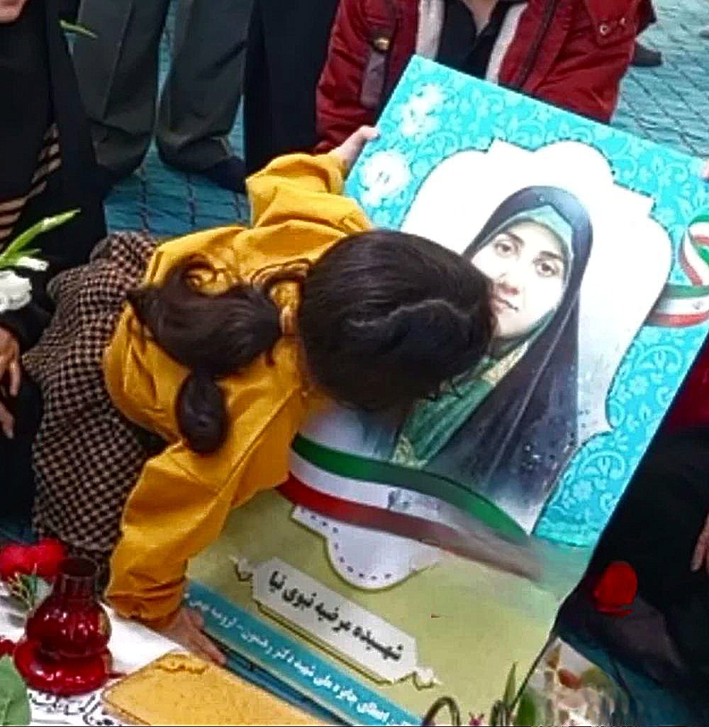 بانوی روستا tweet media