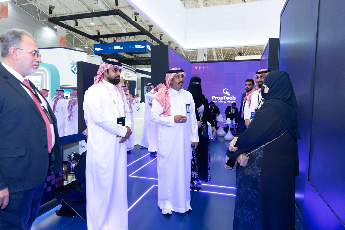 إعلاميون tweet media