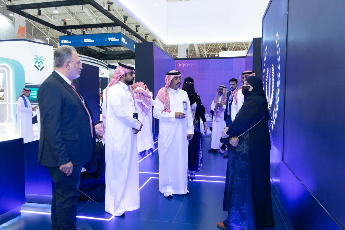 إعلاميون tweet media