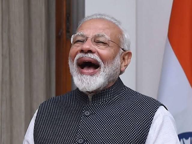 ಮಹಾರಾಷ್ಟ್ರದ ಒಂದು ಮೂಲೆಯಲ್ಲಿ ಸಣ್ಣಪುಟ್ಟ ಚಳವಳಿ ಮಾಡಿಕೊಂಡು ಇದ್ದ ಅಣ್ಣಾ ಹಜಾರೆ ಎಂಬ ನಕಲಿ ಗಾಂಧಿವಾದಿಯನ್ನು ದೇಶದ ಮೂಲೆ ಮೂಲೆಗೆ ಆಧುನಿಕ ಗಾಂಧಿ ಎಂದು ಪರಿಚಯಿಸಿ ದೇಶದ ಮೂಲೆ ಮೂಲೆಗಳಿಂದ ಜನರು ಲೋಕಪಾಲ್ ಚಳುವಳಿಯಲ್ಲಿ ಭಾಗವಹಿಸುವಂತೆ ಪ್ರೇರಣೆ ನೀಡಿದ್ದು ಯಾರು?
ದೇಶದ ಎಲ್ಲಾ ಮುಖ್ಯಮಂತ್ರಿಗಳ ರೀತಿ ಗುಜರಾತ್ ರಾಜ್ಯದ ಒಬ್ಬ ಮುಖ್ಯಮಂತ್ರಿ
