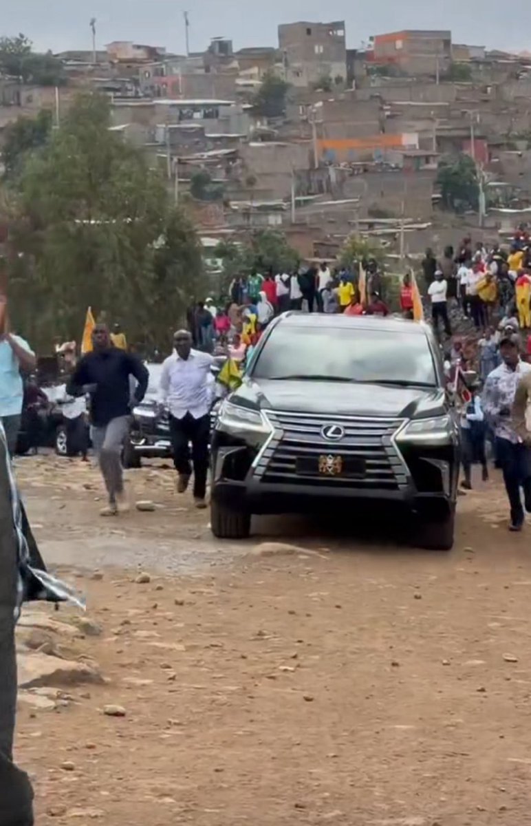Hii si ni ile KCU 192H … ukiona hii gari jua ruto ameanza  campaign officially 😆😆😆