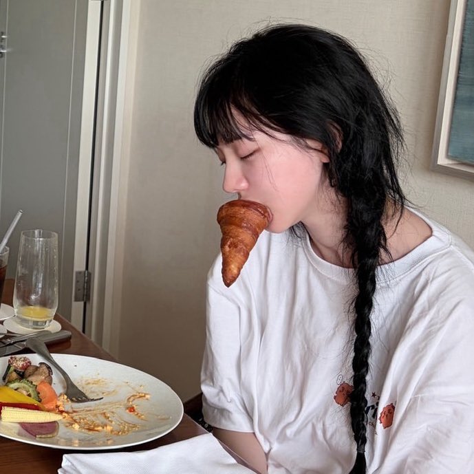 myujimin_'s tweet image. ง่วง แต่แม่ปลุกมากินข้าว