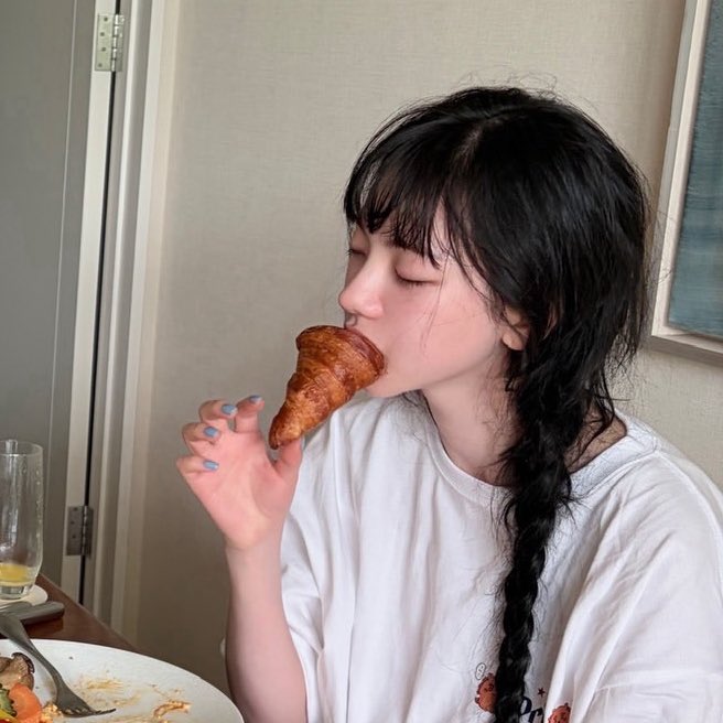 myujimin_'s tweet image. ง่วง แต่แม่ปลุกมากินข้าว