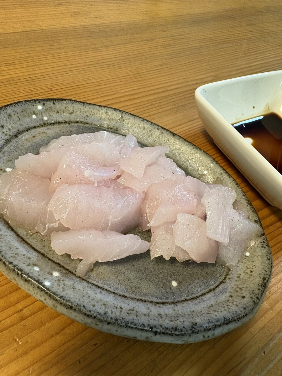 noBite_angler's tweet photo. 昨日に引き続き、夕まずめサーフ🎣

干潮からの上げ始めで波打ち際にウスバハギ、、

初めて見た魚だったので、とりあえずの試食🍽️

あまり好みではなかった、、

#サーフ
#シーバス
#ヒラメ https://t.co/r9UbPHMaNZ