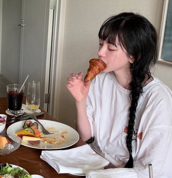 아 ㅈㄴ웃겨
카리나도 조식은 눈도못뜨고 먹는구나 다이럿게산다