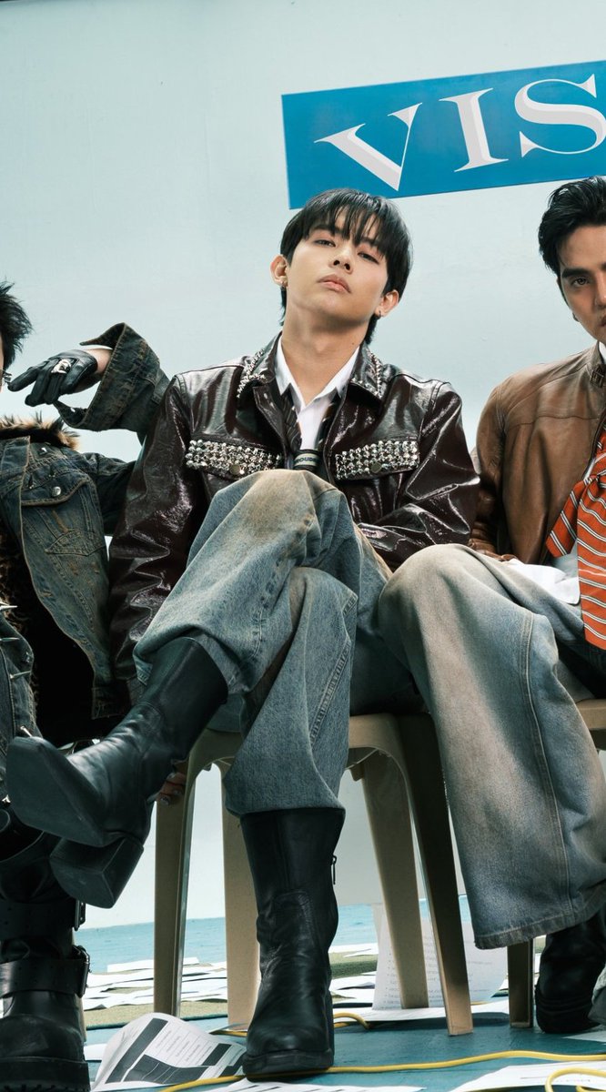 CharmanderNiJah's tweet photo. jdd sitting with his legs crossed!! so fcking attractive!!! https://t.co/2Z3XzCJFRP