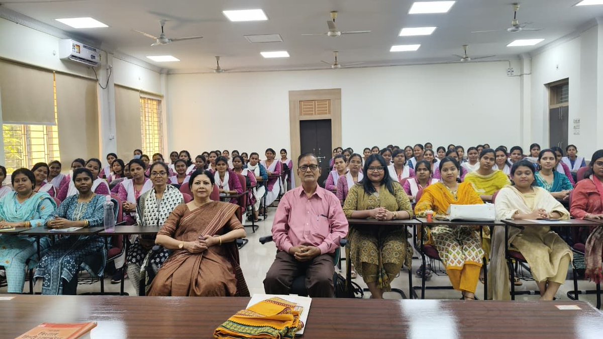 RDWUniversity's tweet photo. The theme of this month is AI and Hindi Language (कृत्रिम बुद्धिमत्ता और हिंदी भाषा). The department also organized a workshop on AI and Hindi Language for practical exposure. https://t.co/BH9TXPc1ao