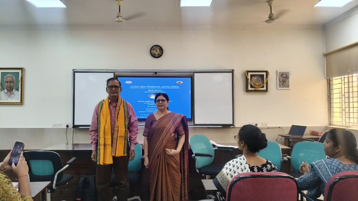 RDWUniversity's tweet photo. The theme of this month is AI and Hindi Language (कृत्रिम बुद्धिमत्ता और हिंदी भाषा). The department also organized a workshop on AI and Hindi Language for practical exposure. https://t.co/BH9TXPc1ao