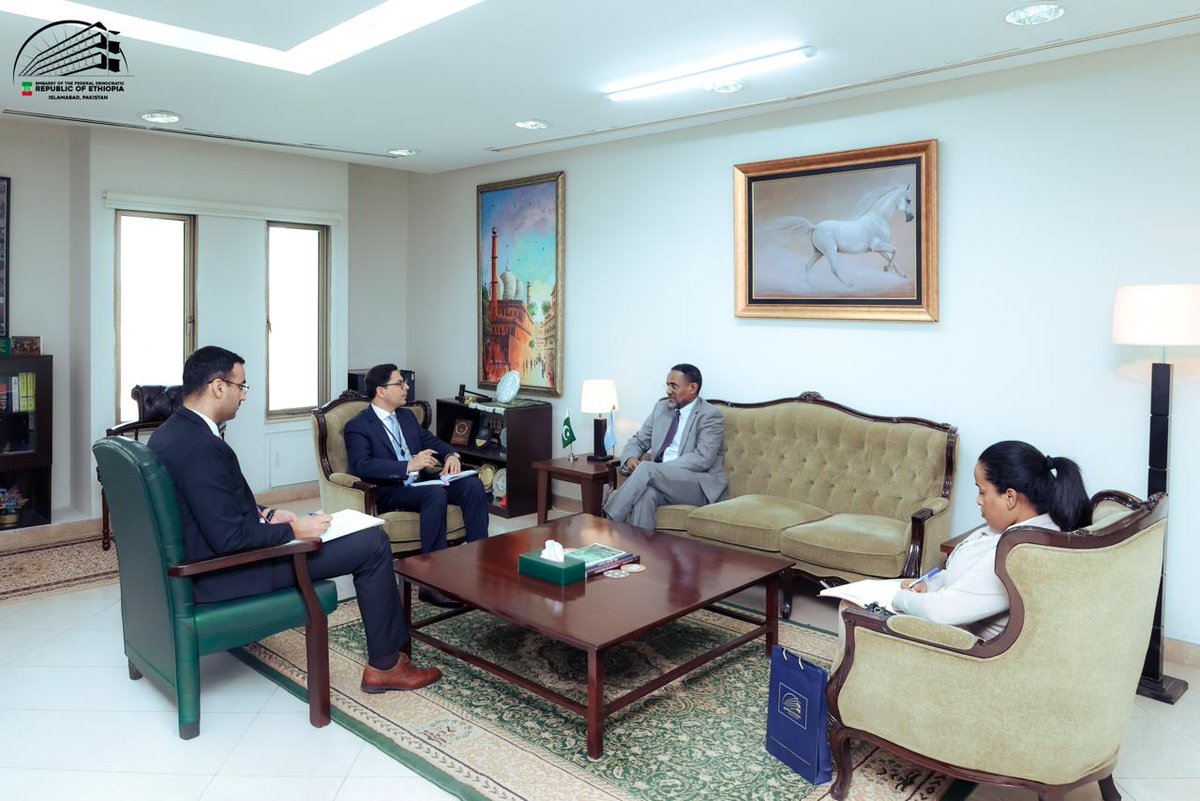 ETEmbassyISB's tweet photo. 𝐎𝐧 𝐅𝐞𝐛𝐫𝐮𝐚𝐫𝐲 𝟏𝟖, 𝟐𝟎𝟐𝟔, H.E. Ambassador Dr. Oumer Hussein Oba, paid a courtesy call on H.E. Umer Siddique, Director General (UN) @ForeignOfficePk.  
Avenues for strengthening  🇪🇹🇵🇰 bilateral & multilateral cooperation within the UN framework came under discussion. 
The discussion underscored the historical contributions of both #Ethiopia and #Pakistan to international #Peacekeeping, reaffirming their shared commitment to global #peace and security.
@MFAEthiopia @ObaOumer @umersiddique003
