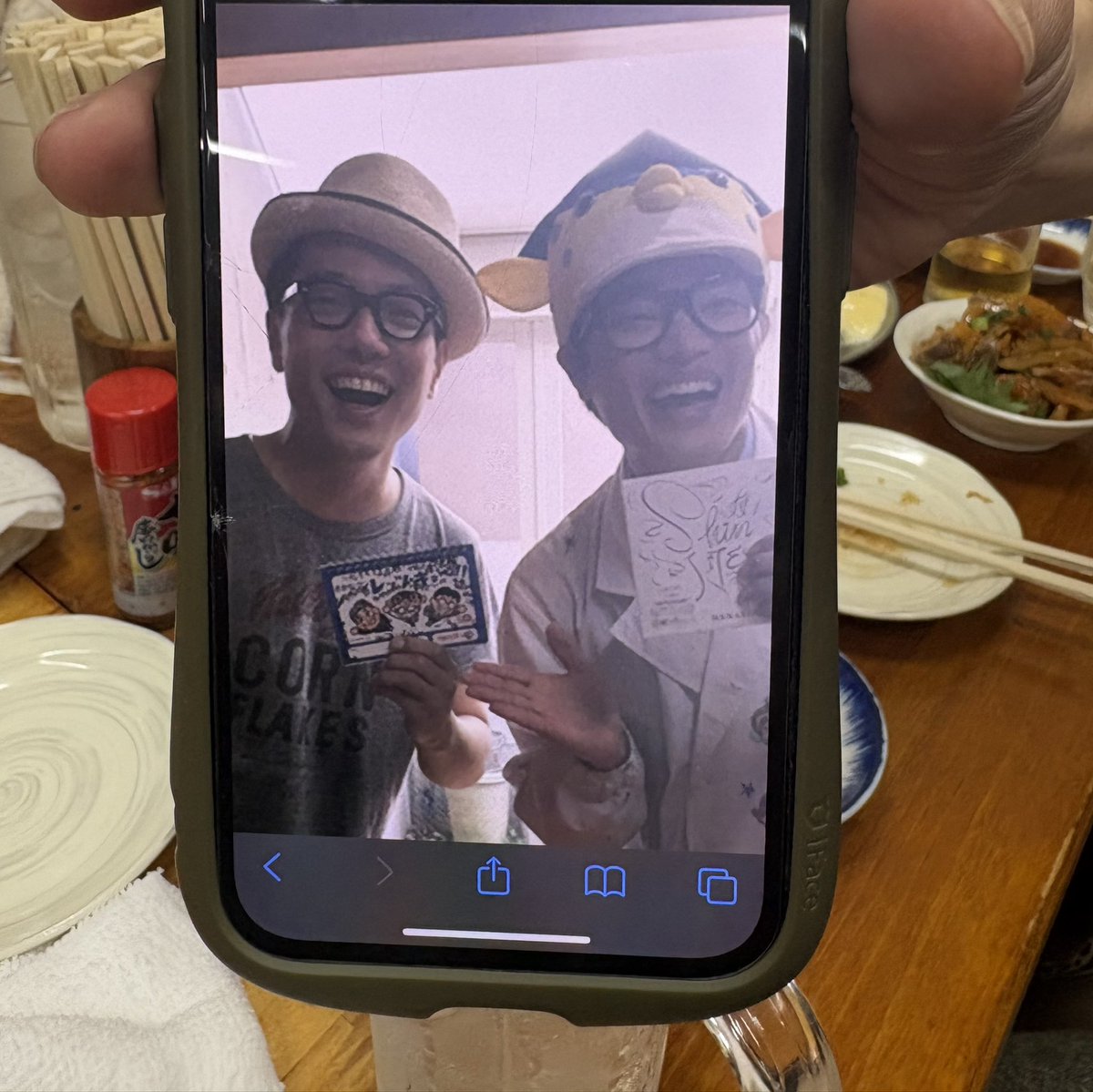 ハナレグミ永積崇くんが「俺、さかなくんと一緒に写真撮ったことあるんだよね」と言うので見せてもらったが、帽子以外はほぼ一緒だった。