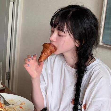 순간의 카리나 tweet media