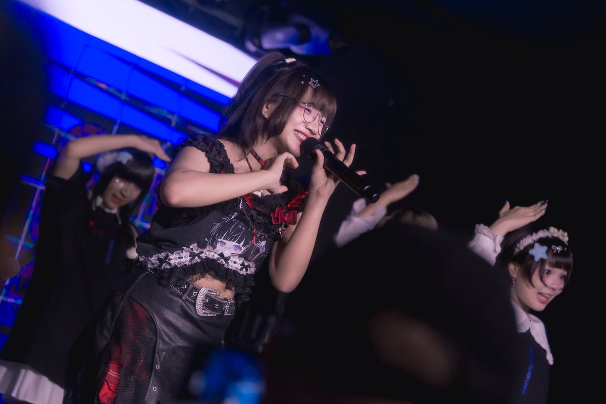 gutstony's tweet photo. #FebSVLN #Febsilverlining #SILVERLINING_idol #SVLN_idol https://t.co/1efIFUG3Yd