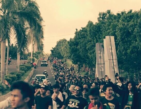 Corteo dari gor kebo iwa sampai stadion.