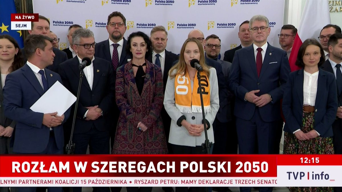 Niestety część naszych posłanek i posłów nie zdało tego egzaminu. Nie pogodzili się z wynikiem demokratycznych wyborów w naszej partii i z naszej partii zdezerterowali. To jest smutne, to jest rozczarowujące, ale Polska 2050 była, jest i będzie. Tu jest Polska 2050.