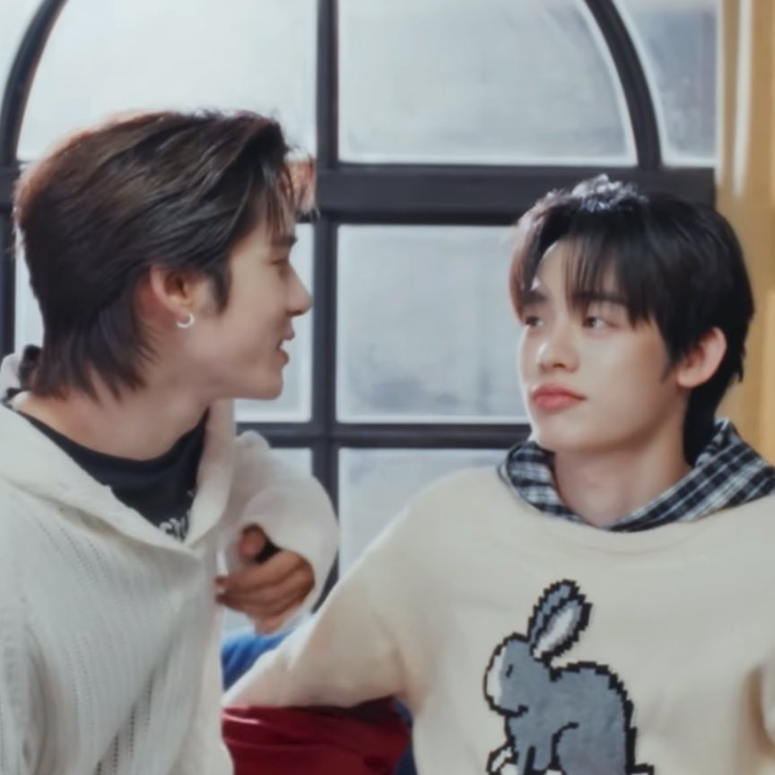 เข้าใจทุกอย่างทำไมชอบเวลาน้องป๋อช้อนตามอง แป๋วมากมั้ยอะ ได้เห็นคนเดียวเลย

DONT GIVE UP BY TEETEE
#ไม่ชูสแต่ไม่ท้อOSTด้วงกับเธอ