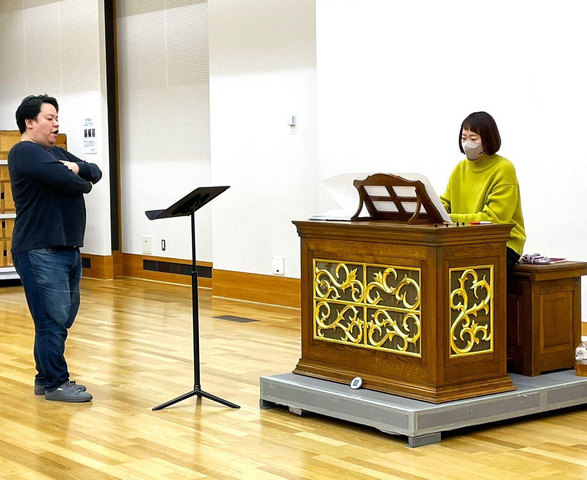 🎶開催迫る📢2/28(土)14:00～🎶
第142回 光の庭プロムナード・コンサートは、当劇場「みんなのオルガン講座」講師のオルガニスト #大木麻理 さん、テノール歌手 #濱松孝行 さんが登場。入場無料＆事前予約不要、小型オルガンとテノールの美しい調べをお楽しみに！！(本日の稽古風景を📸)