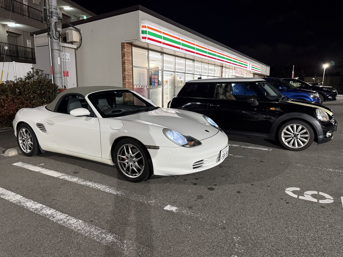 MicasaTrading's tweet photo. BMWの下取りで986ボクスターの後期右ハンドルATが入ってきました。

下取りといってもボクスターの方が圧倒的に高いけど…なんと8.7万キロしか走ってない
屋根の開閉もＯＫ　どうしようかなこの車 https://t.co/igOshOiABo