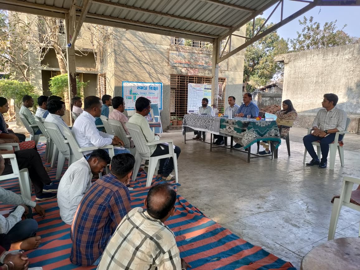 SDMDediyapada's tweet photo. તારીખ ૧3/૦૨/૨૦૨૬ ના રોજ સાગબારા તાલુકાના કોડબા ગામે REDUCING MULTIDIMENSIONAL POVERTY INDEX SURVYE માટે માન. ઇ.ચા. કલેક્ટરશ્રી અને  જિલ્લા વિકાસ અધિકારી નર્મદા સાથે રહી ગામ મુલાકાત કરી. https://t.co/LDvTKKxMnX