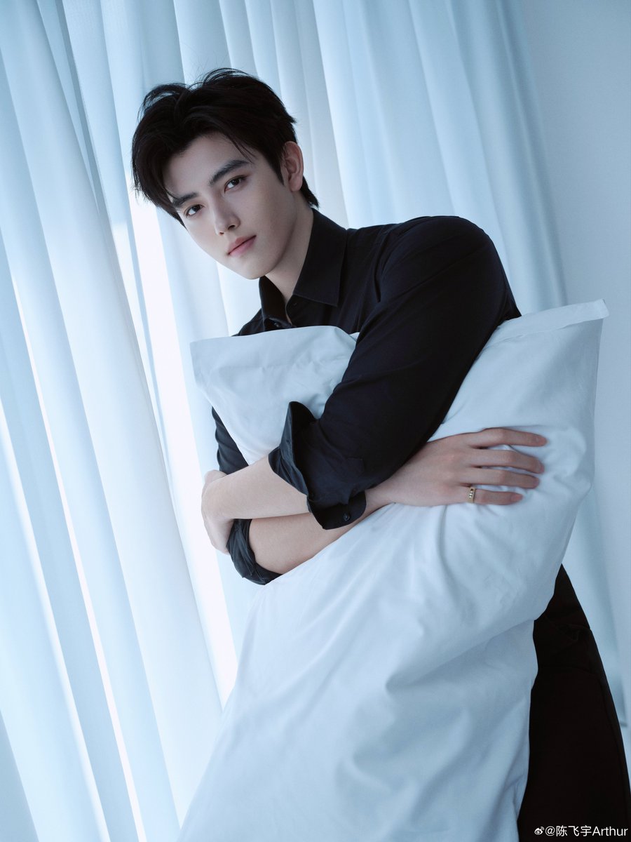 ทุกคนเลิกสนใจน้องในผับ แล้วมาสนใจนุ้งเฟยแทนได้ไหมครับ เมะแท้ 100% หนุ่มตี๋ abc พูดคล่องทั้งอิ้งจีน สูงเกือบ 190 อบอุ่น น่ารักใจดีที่หนึ่ง เชินลองชิมกันได้