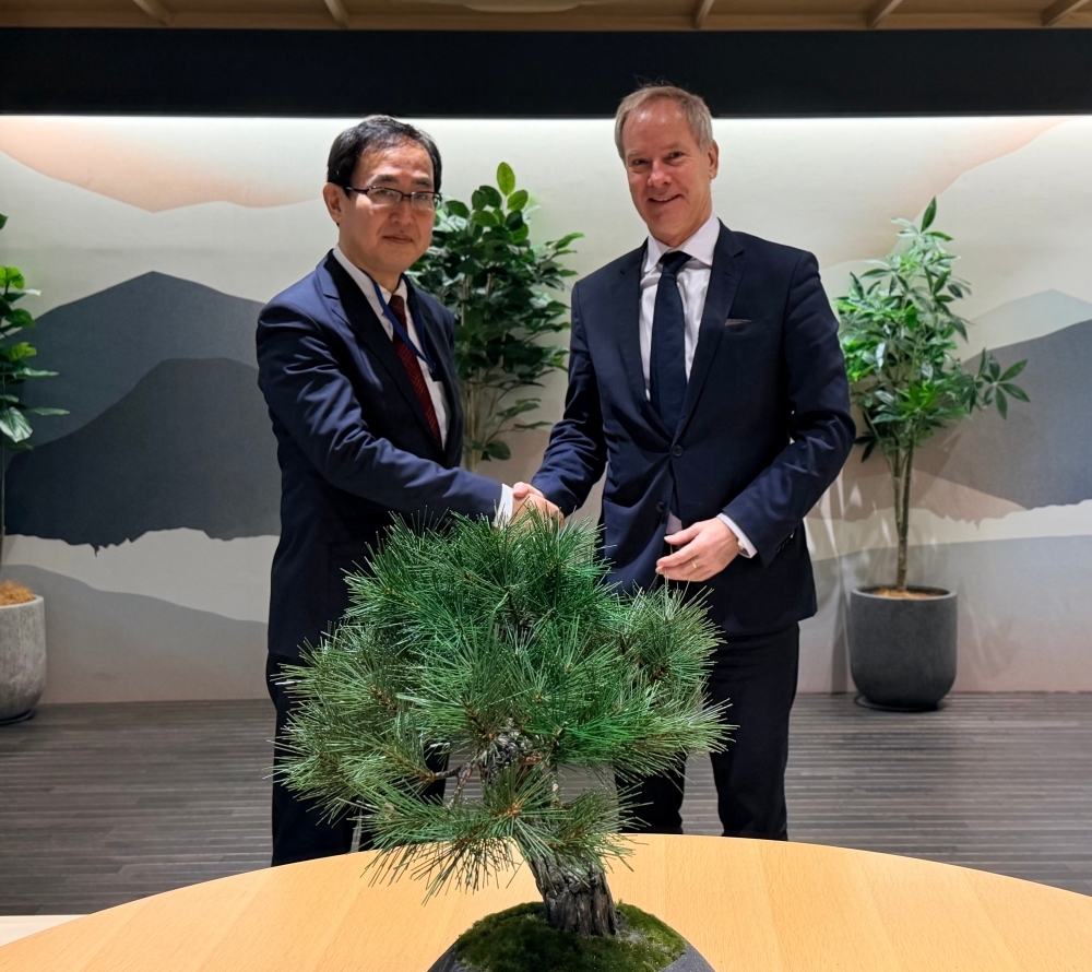 JapanMissionEU's tweet photo. On 18 Feb, Mr. NAMAZU Hiroyuki, Senior Deputy Minister for Foreign Affairs of Japan, held a #JapanEU Political Directors Dialogue with Mr. Olof Skoog, Deputy Secretary General for Political Affairs at @eu_eeas. They discussed cooperation in security & more
https://t.co/WBEYXZi0l3 https://t.co/80h6Lqt4ex