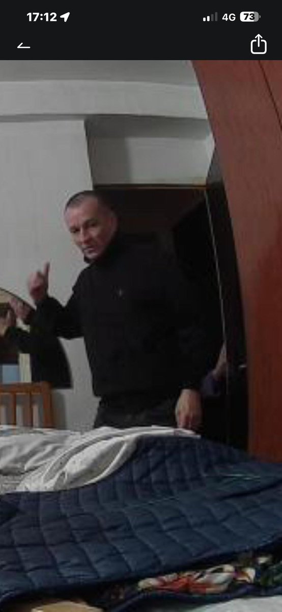 jbadiarosich's tweet image. Atenció: aquest home (fdlgp) ha entrat a robar a casa de la mare (88anys) d'un amic meu i li ha fotut tota la pensió. Parla català i es fa passar per un comercial. Ha passat a la ciutat de Barcelona al barri de Sants. Aneu amb compte.