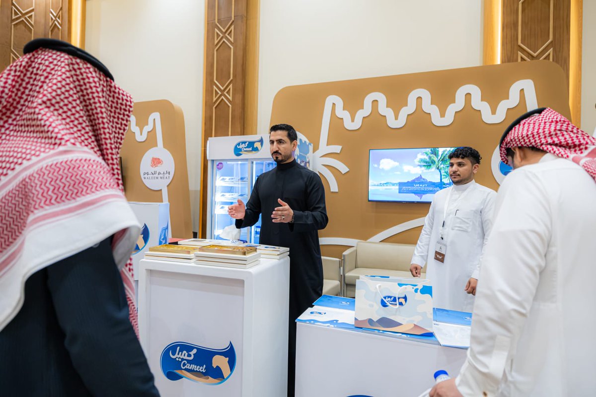 CameelInfo's tweet photo. برعاية كريمة من صاحب السمو الملكي الأمير الدكتور/ فيصل بن مشعل بن سعود بن عبدالعزيز أمير منطقة، شاركت شركة كميل للحليب في ��لملتقى الوطني الأول للسياحة والجائزة الريفية، إذ تضمنت المشاركة تعريف الزوار بالقطاعات المختلفة للمجموعة وبحث فرص التعاون وتعزيز الشراكات بما يدعم القطاع. https://t.co/bUe1tvoh91