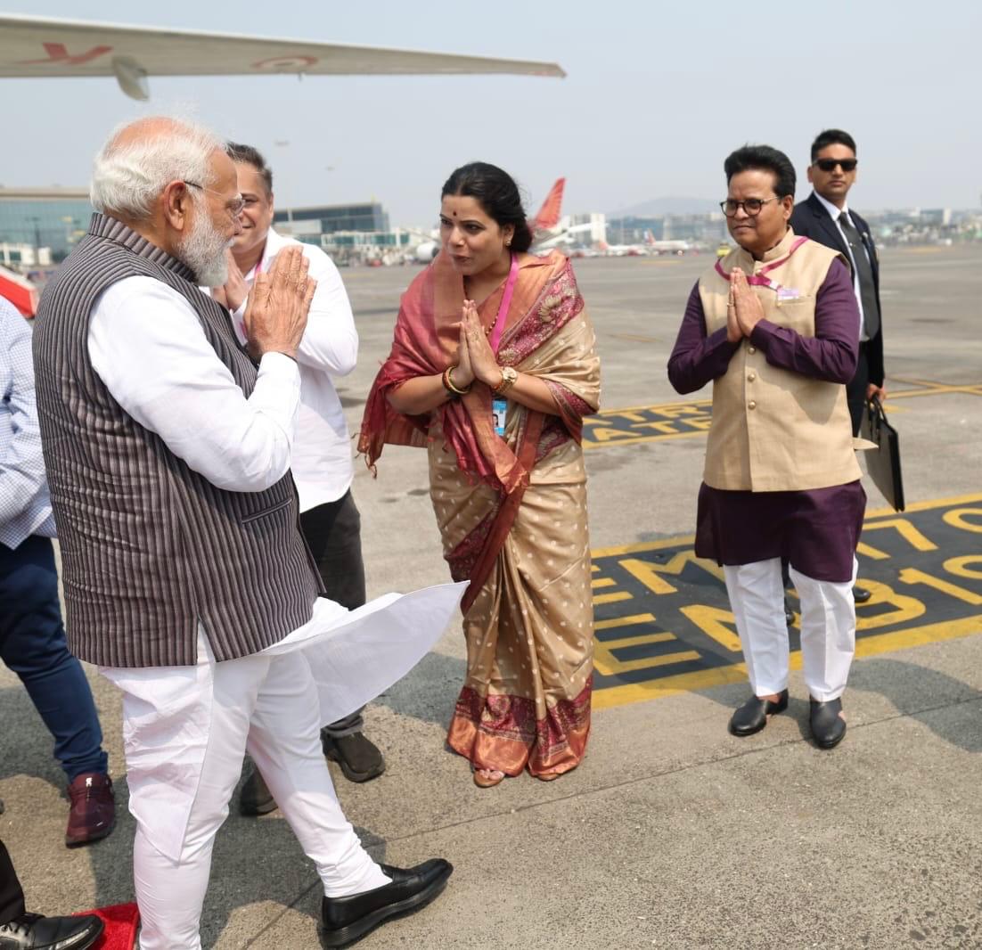 भारत-फ्रान्स मैत्रीचा नवा अध्याय!

​फ्रान्सचे राष्ट्राध्यक्ष इमॅन्युएल मॅक्रॉन यांच्या भारत दौऱ्याच्या निमित्ताने, देशाचे यशस्वी पंतप्रधान मा. श्री. नरेंद्र मोदीजी यांचे मुंबईत आगमन झाले.

मुंबई विमानतळावर उपस्थित राहून त्यांचे स्वागत करण्याची सुवर्णसंधी लाभली.