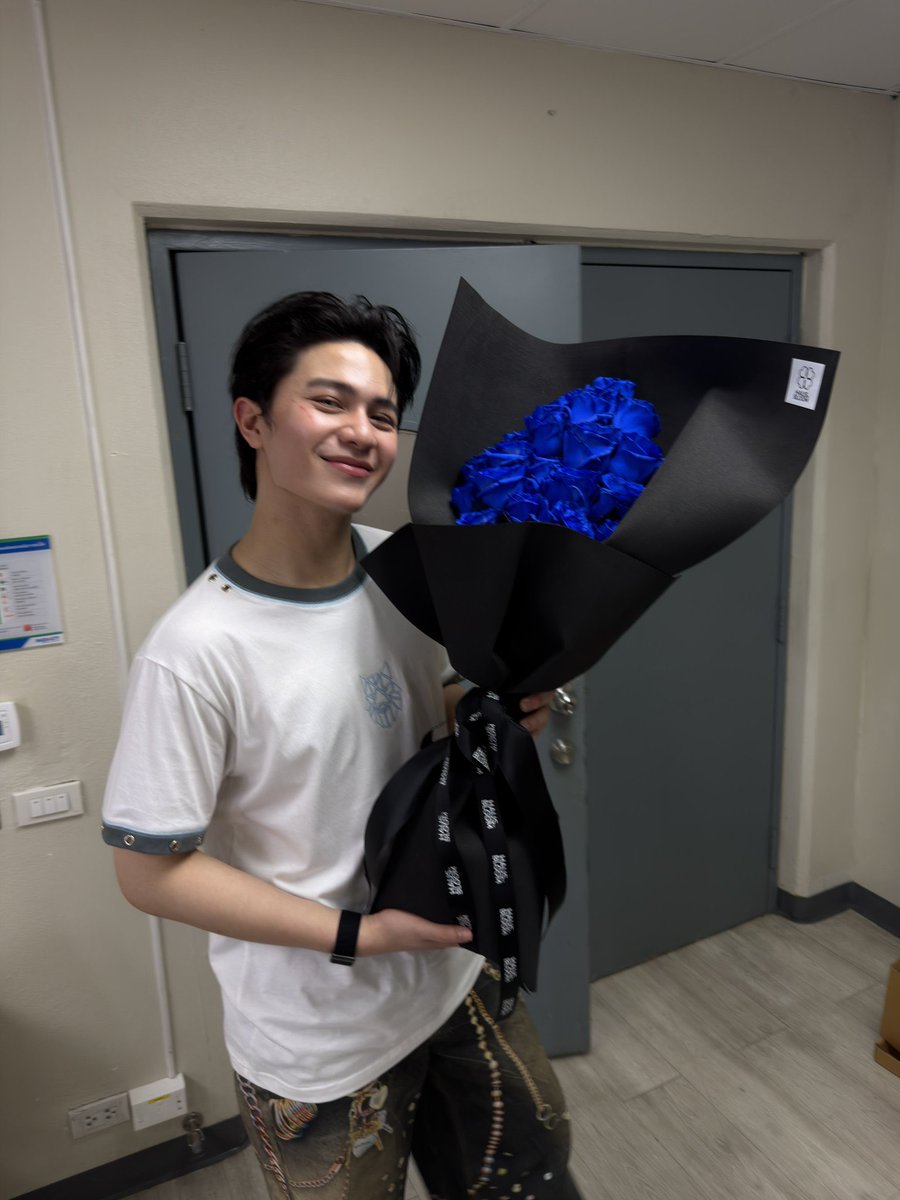 นั่นสิไอหนุ่มคนไหนน้าาาาาา แหม

 #WilliamEst