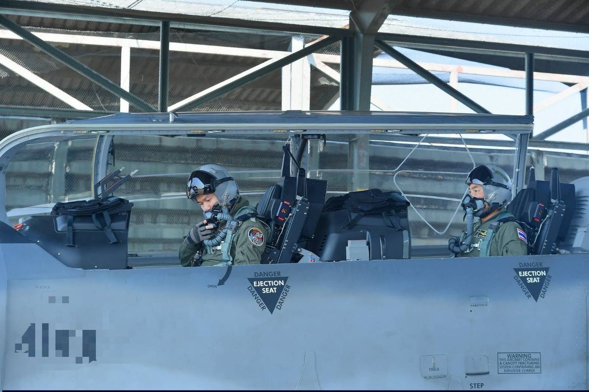 RtafNews's tweet photo. “เราจะจดจำผู้ที่เสียสละชีวิตในหน้าที่และเราจะดูแลคนที่ยังอยู่ นี่คือปณิธานของผม ผมจึงต้องมาในวันนี้ เพื่อมาดูแลพวกเราทุกคนที่ยังต้องปฏิบัติหน้าที่เพื่อประเทศชาติต่อไป" https://t.co/A0vaHFhtN5