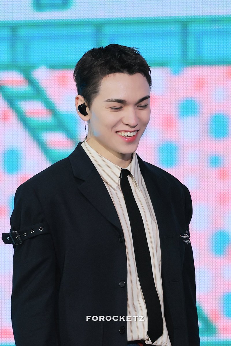 𝐟𝐨𝐑𝐨𝐜𝐤𝐞𝐭𝐳 tweet media