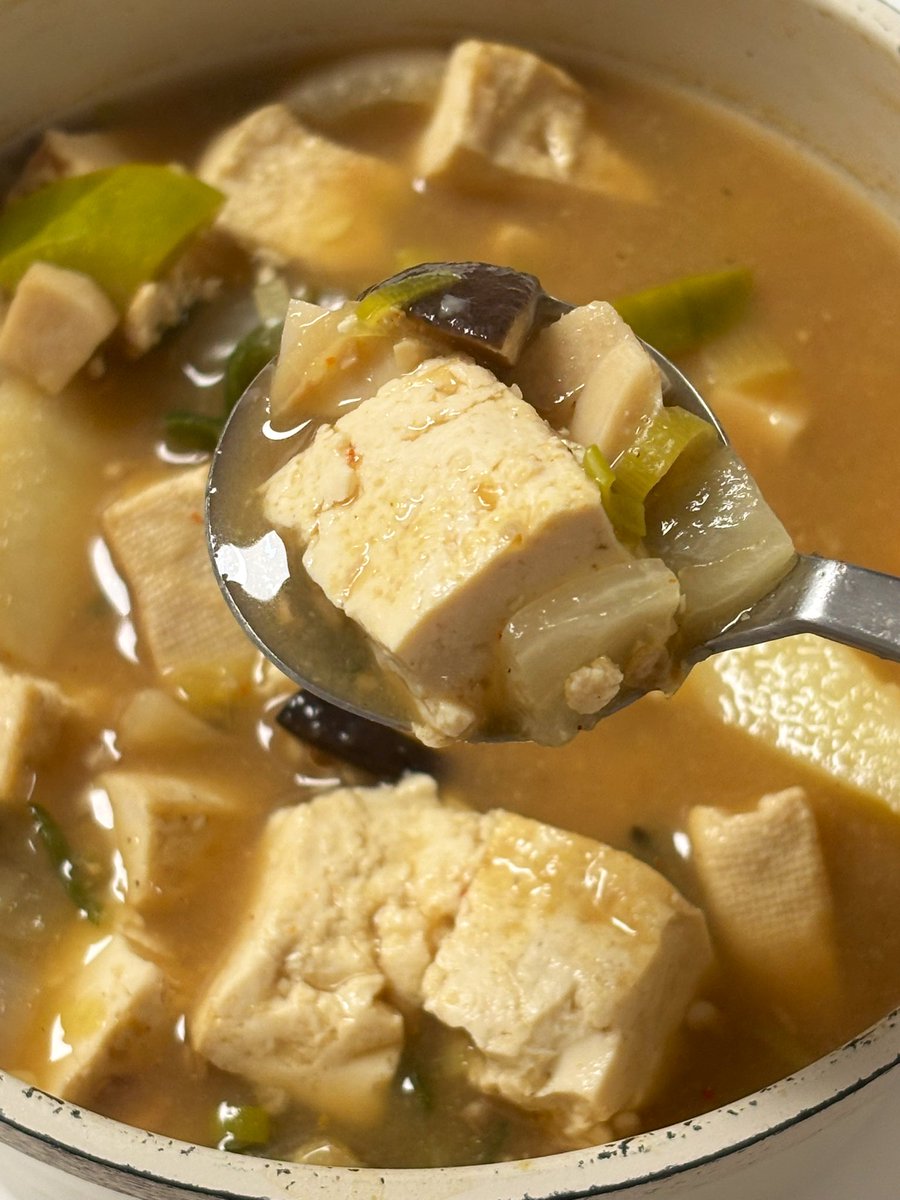 minyong_ii's tweet image. 사실 나는 한식이 주전공임🍚
된장찌개 나보다 시원하게 끓이는사람 나와보라그래(5조5억4천명