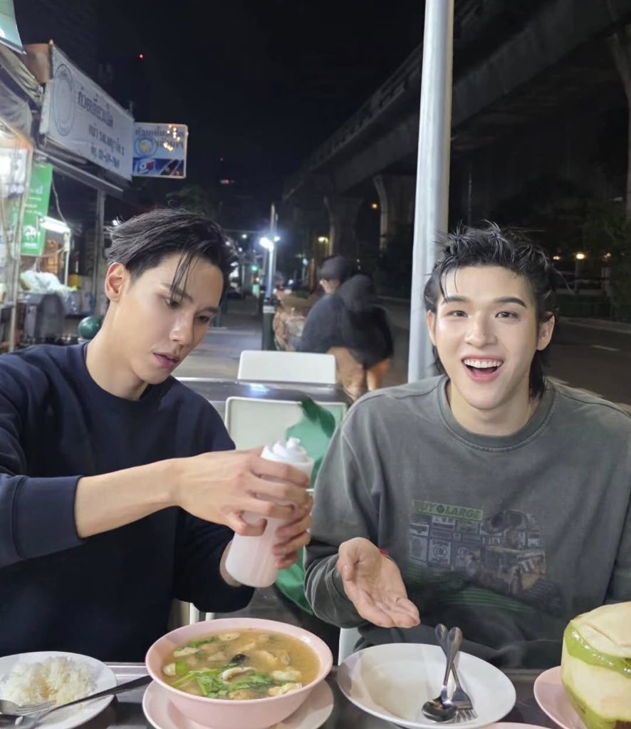 mixch_carbonara's tweet photo. พ่อลูกเหมือนกันเป๊ะ ถึงเป็นเพื่อนกันได้😹 https://t.co/GU6rRPqgQl
