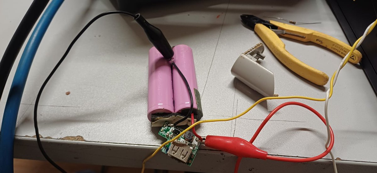 TOG_Dublin's tweet image. A bit of vintage tech love at Monday Electronics Night: a ~25-year-old Canon camcorder with a dead battery is getting a new lease of life with a 2×18650 graft.
720×576 video — practically cinematic. 😄🔧📼
#TOGHackerspace #Electronics #Repair #RightToRepair