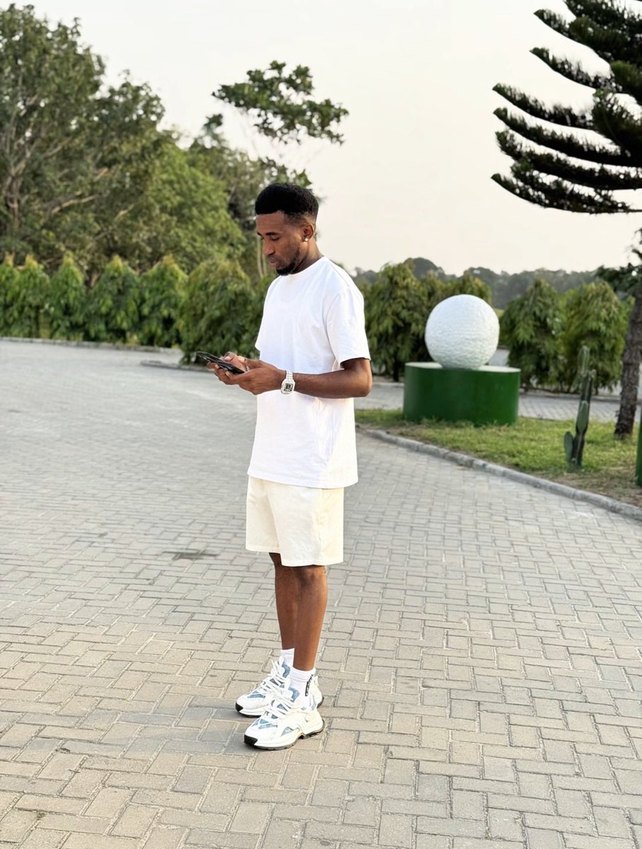 coachnathel's tweet photo. First house I rented back in 2022 was a room self con and I paid 150k yearly

I moved from that 150k yearly rent to a place I started paying N1.5m yearly in 2024 

That’s exactly 10times more and now I pay far more than the 1.5 

My first car was purchased in 2023 and the very next car is almost 15times more expensive 

I started my business with the aim of making 100k a week and now make more than 30times that amount a week 

One thing you should learn from me is my ability to stretch myself not only on what gives me money but also on what I spend money on 

There’s a spirit that comes with forcing yourself to level up and once you do, it’s natural to get more serious in other to maintain the new level you pushed yourself  into 

I’ve never been scared of spending on improving my life because that’s exactly why I’m working 

And once I taste the better life I’ll work better to keep growing and never go back - 

some of you need to have the mind to push yourself into your dream lives cos playing too careful everytime will only keep you on an average